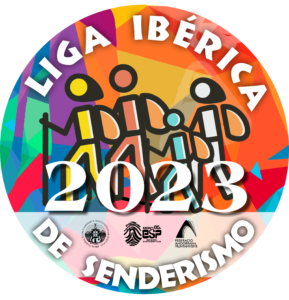 Logo circular de la Liga Ibérica de Senderismo 2023, con texto en español, compuesto por 4 monigotes de senderistas mujeres, niño y hombre; fondo de colores y logos de las 3 federaciones implicadas: Andorrana, Española y Portuguesa
